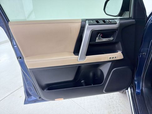 Used 2022 Toyota 4Runner Limited RWD image 19