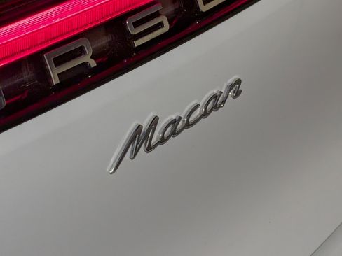 Certified 2025 Porsche Macan image 15