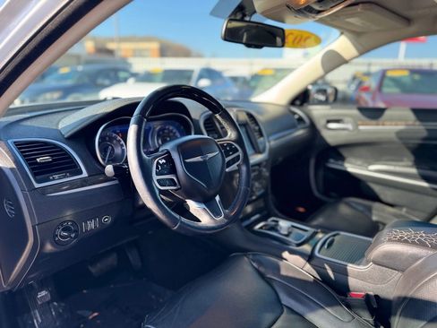 Used 2020 Chrysler 300 Limited image 17