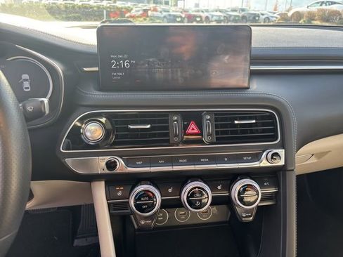 Used 2023 Genesis G70 2.0T image 17