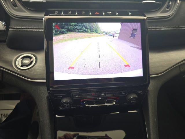 Used 2023 Jeep Grand Cherokee Limited AWD/4WD image 19
