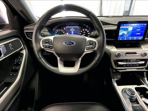 Certified 2022 Ford Explorer XLT w/ Equipment Group 202A image 5
