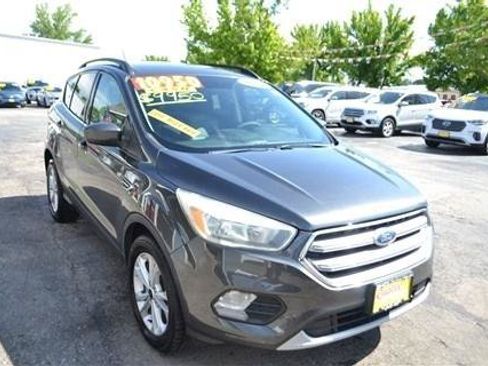 Used 2018 Ford Escape SE w/ SE Sync 3 Package FWD image 4