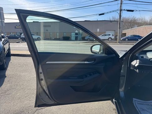 Used 2022 Nissan Altima 2.5 SV w/ SV Premium Package FWD image 20