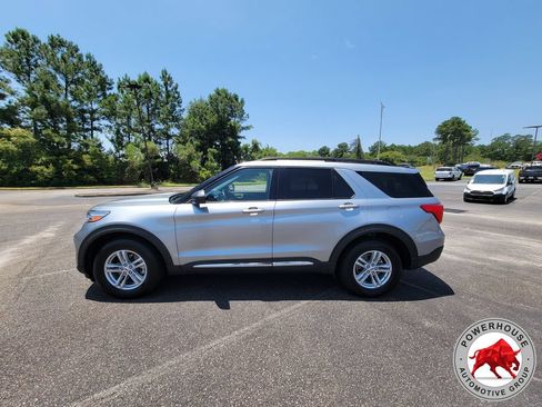 Certified 2023 Ford Explorer XLT w/ Equipment Group 202A AWD/4WD image 2