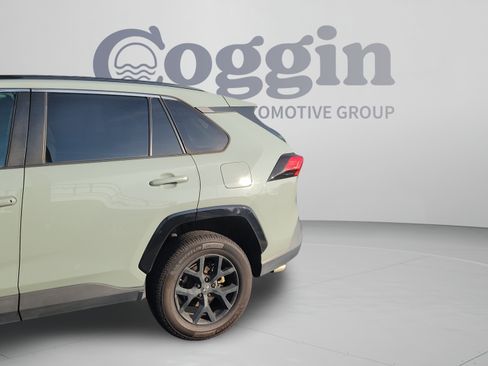 Used 2022 Toyota RAV4 XLE w/ Convenience Package FWD image 22