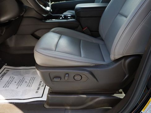 Used 2025 GMC Yukon XL Elevation RWD image 9