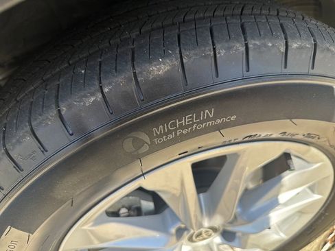 Certified 2025 Toyota Corolla Cross LE image 33