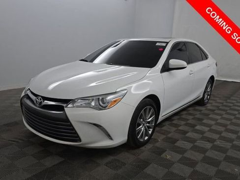 Used 2017 Toyota Camry SE image 1
