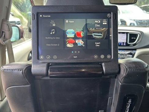 Used 2020 Chrysler Pacifica Touring-L Plus FWD image 19