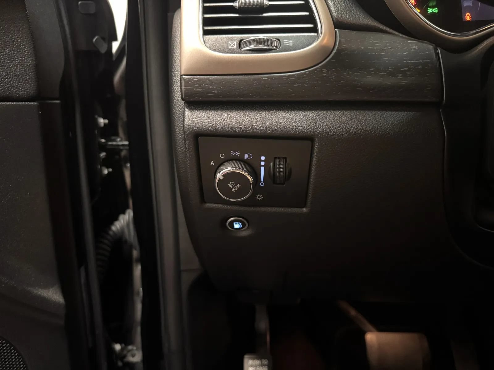 Used 2017 Jeep Grand Cherokee Laredo w/ Quick Order Package 23E AWD/4WD image 24
