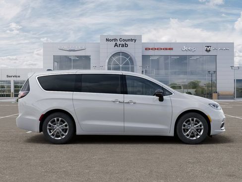 New 2026 Chrysler Pacifica Select FWD image 28