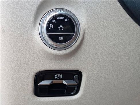 Used 2023 Mercedes-Benz C 300 Sedan image 12