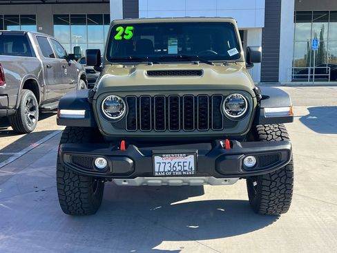 Certified 2025 Jeep Gladiator Mojave w/ Convenience Group image 9