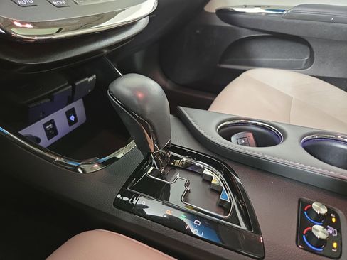 Used 2016 Toyota Avalon Limited image 25