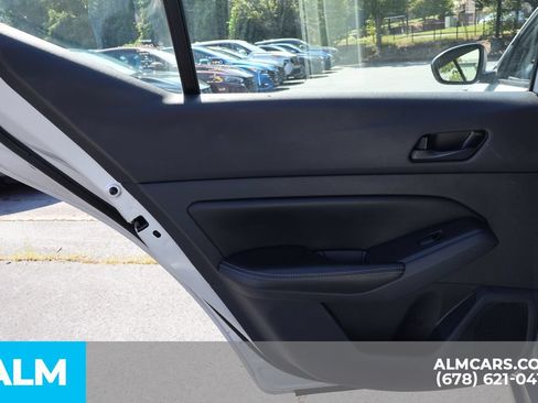Used 2024 Nissan Altima 2.5 SV FWD image 18