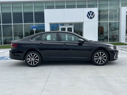 New 2025 Volkswagen Jetta SE image 8
