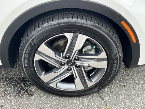 Certified 2022 Kia Sorento SX w/ Panoramic Sunroof Package image 12