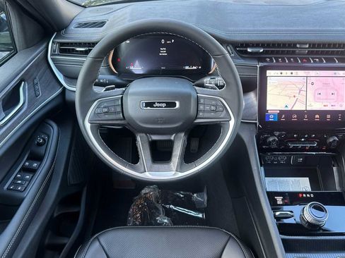 New 2025 Jeep Grand Cherokee L Limited w/ Luxury Tech Group II image 14