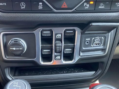 New 2025 Jeep Gladiator Sport image 27