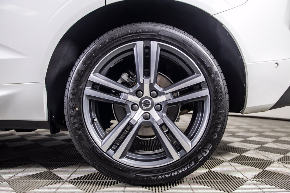 Used 2019 Volvo XC60 T5 Momentum w/ Premium Package FWD image 41