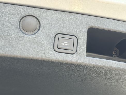 New 2027 Chevrolet Equinox LT w/ Convenience Package II FWD image 19