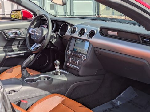 Used 2019 Ford Mustang Premium image 15