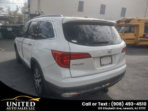 Used 2016 Honda Pilot Touring image 12