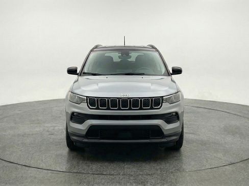 Used 2025 Jeep Compass Limited AWD/4WD image 2