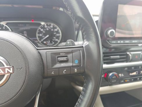 Used 2022 Nissan Pathfinder SV image 18