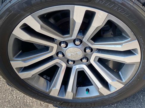 Used 2020 GMC Yukon XL Denali w/ Denali Premium Package image 28