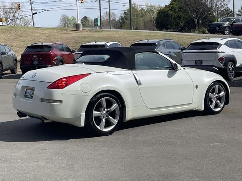 Used 2007 Nissan 350Z Touring RWD image 11