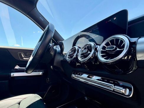 Used 2023 Mercedes-Benz GLB 250 4MATIC image 8