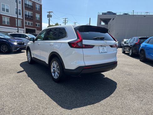 Used 2024 Honda CR-V EX image 3