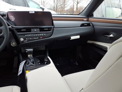 New 2025 Lexus ES 350 w/ Premium Package image 9
