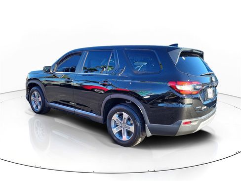 Certified 2025 Honda Pilot EX-L image 3