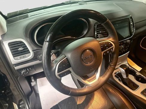 Used 2019 Jeep Grand Cherokee Summit image 10