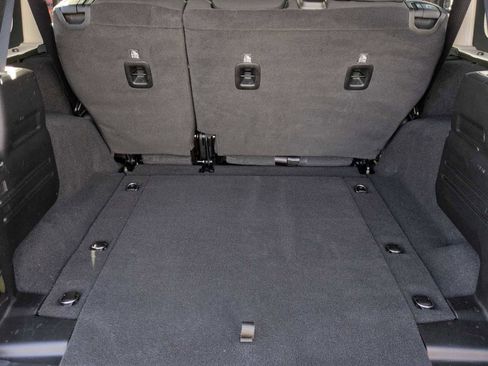 Used 2021 Jeep Wrangler Unlimited Rubicon image 34