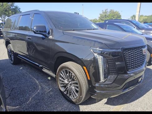 Used 2025 Cadillac Escalade ESV Sport Platinum AWD/4WD image 2