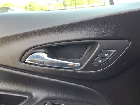 Used 2018 Chevrolet Equinox Premier FWD image 15