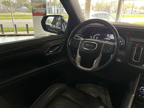 Used 2023 GMC Yukon XL Denali AWD/4WD image 38