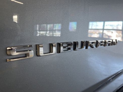 Used 2022 Chevrolet Suburban LT w/ Luxury Package image 13