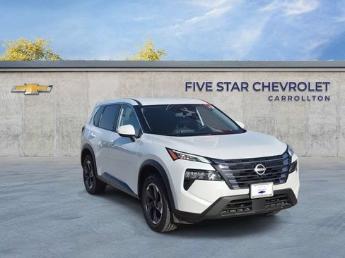 Used 2025 Nissan Rogue SV AWD/4WD image 2