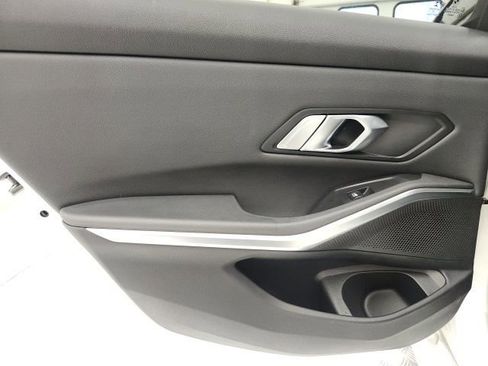 Used 2019 BMW 330i Sedan w/ M Sport Package image 9