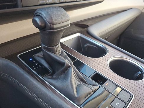 Used 2021 Toyota Sienna LE image 12