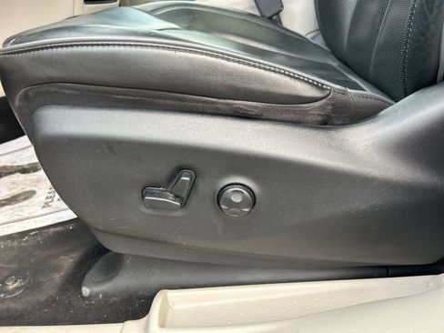 Used 2019 Chrysler Pacifica Limited w/ Tire & Wheel Group image 25