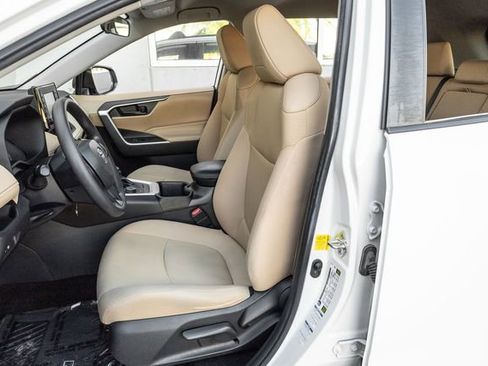 Used 2022 Toyota RAV4 LE image 13