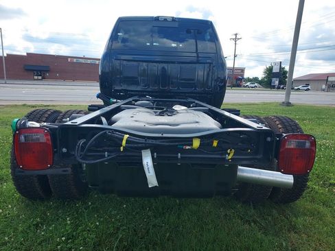 New 2026 RAM 4500 4x4 Crew Cab DRW w/ Laramie Trim Package image 29