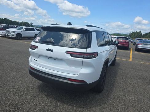 Used 2023 Jeep Grand Cherokee L Laredo AWD/4WD image 8