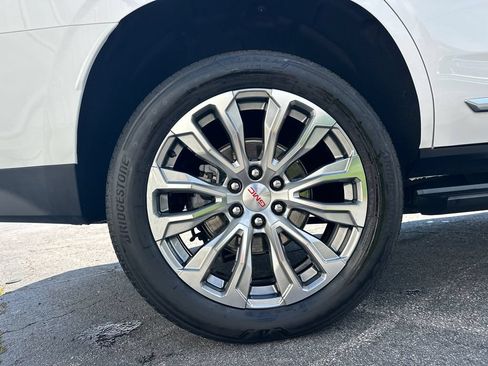 Used 2024 GMC Yukon Denali w/ Advanced Technology Package AWD/4WD image 18